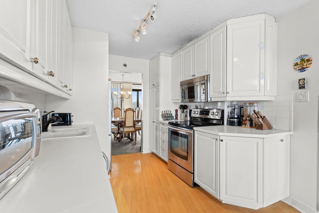 









4300


Place des Cageux

, 501,
Laval (Chomedey),




QC
H7W4Z3

