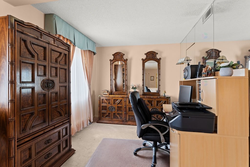 









4300


Place des Cageux

, 501,
Laval (Chomedey),




QC
H7W4Z3


