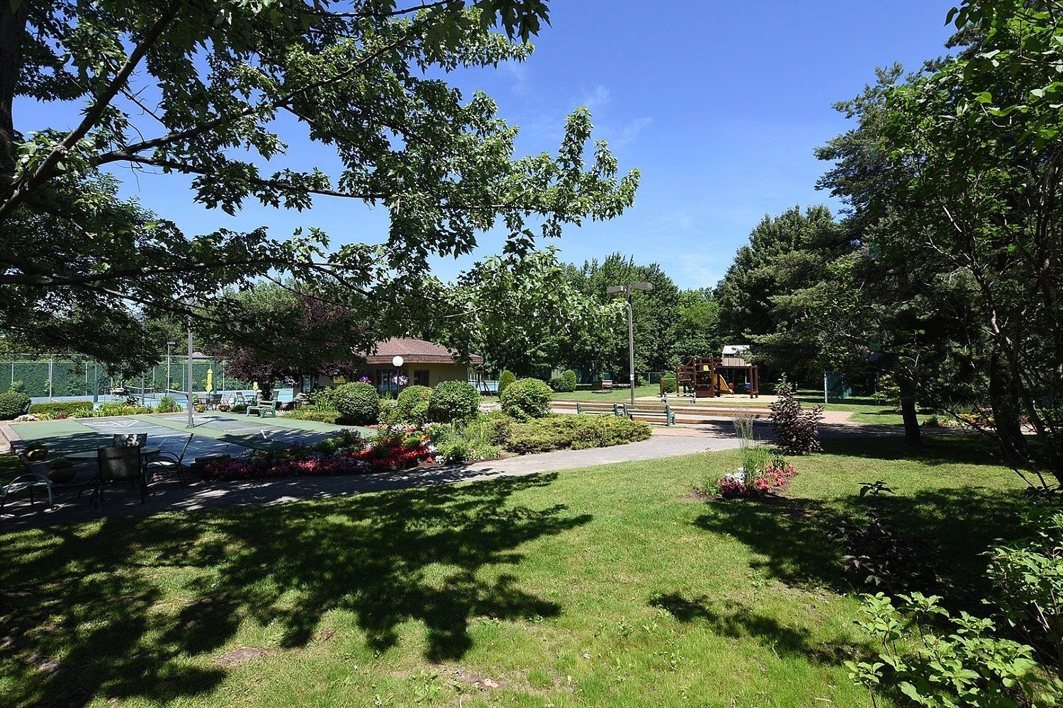 









4300


Place des Cageux

, 501,
Laval (Chomedey),




QC
H7W4Z3

