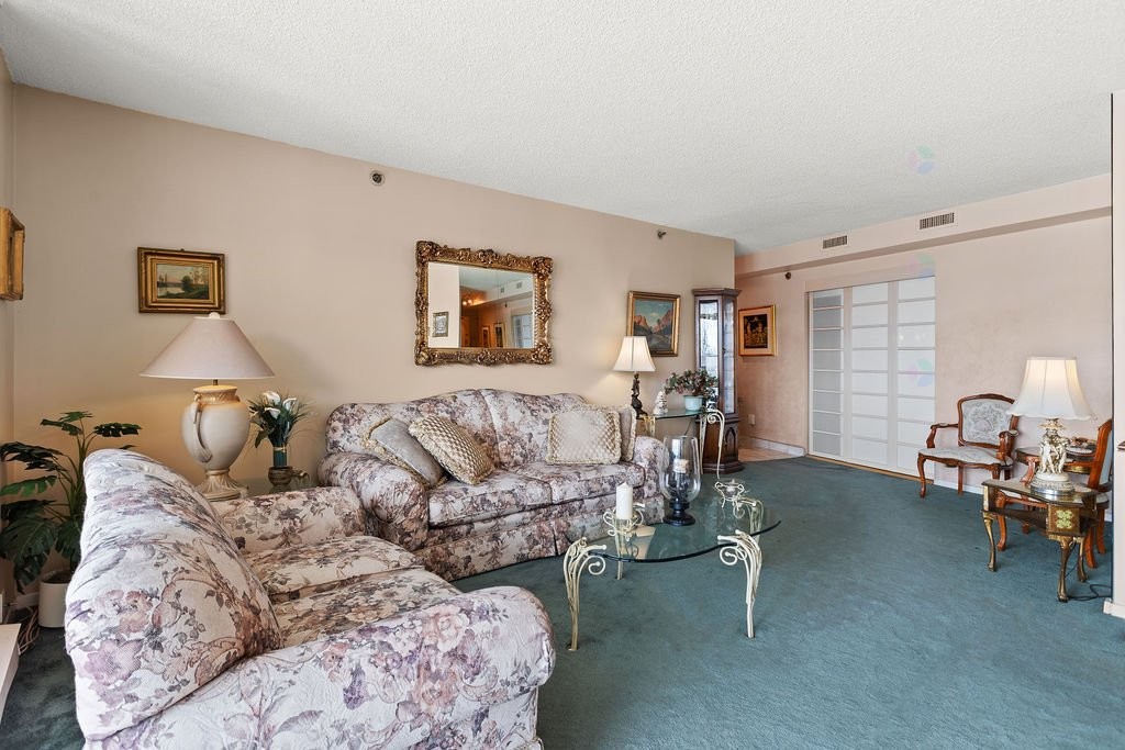 









4300


Place des Cageux

, 501,
Laval (Chomedey),




QC
H7W4Z3

