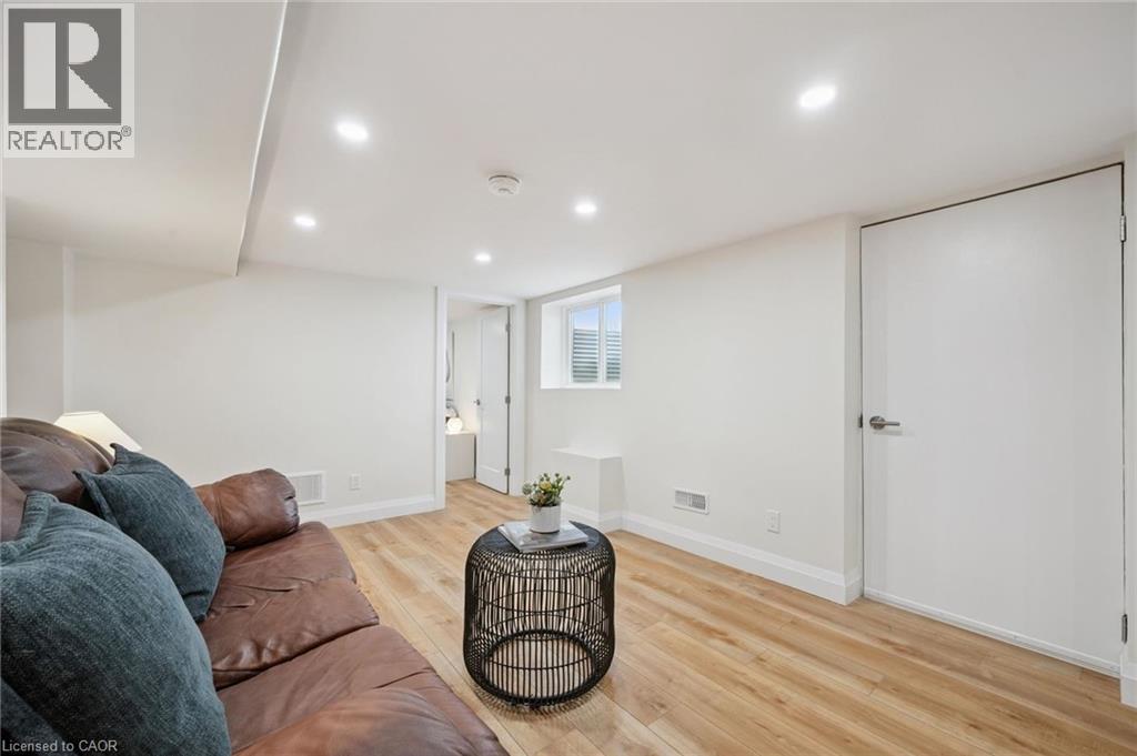 












699 FREDERICK Street

,
Kitchener,




Ontario
N2B2B3

