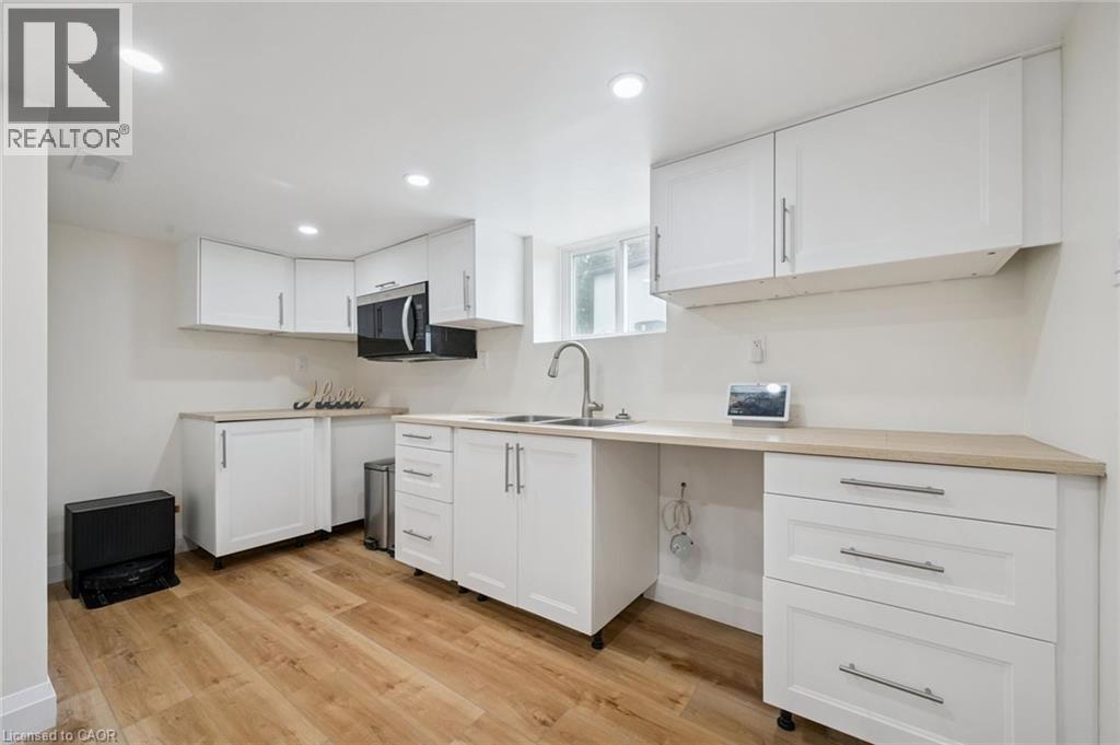 












699 FREDERICK Street

,
Kitchener,




Ontario
N2B2B3

