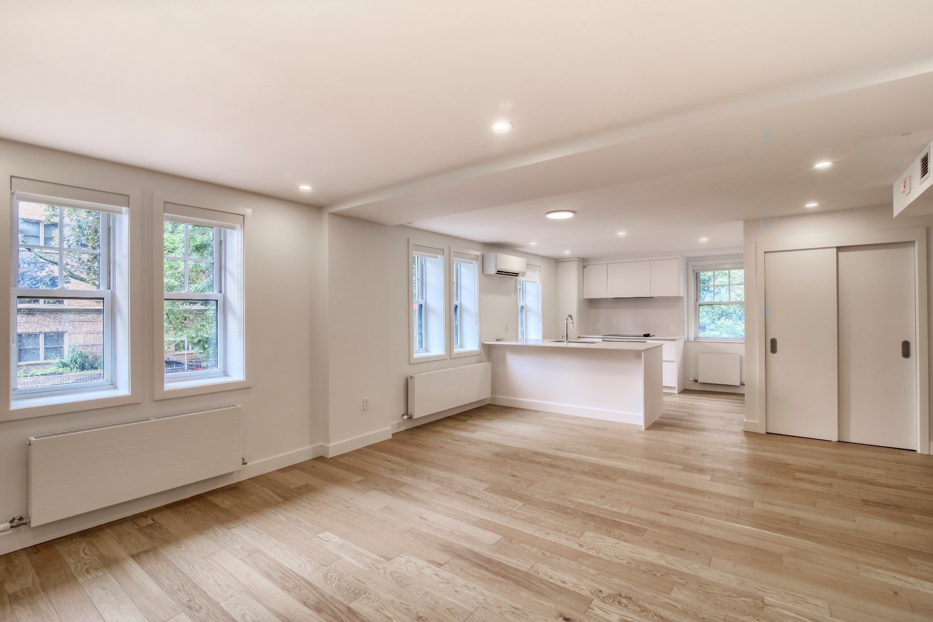 









1


Av. Rosemount

, 23,
Westmount,




QC
H3Y3G6

