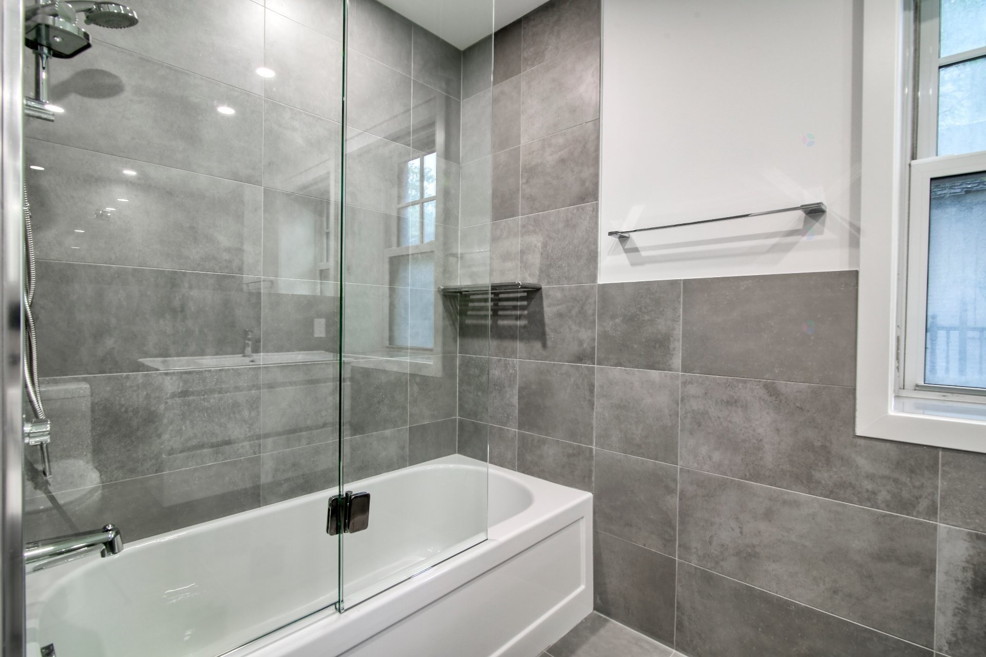 









1


Av. Rosemount

, 23,
Westmount,




QC
H3Y3G6

