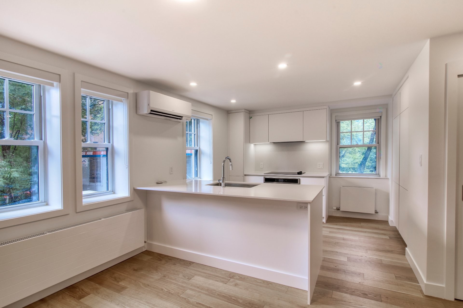 









1


Av. Rosemount

, 23,
Westmount,




QC
H3Y3G6

