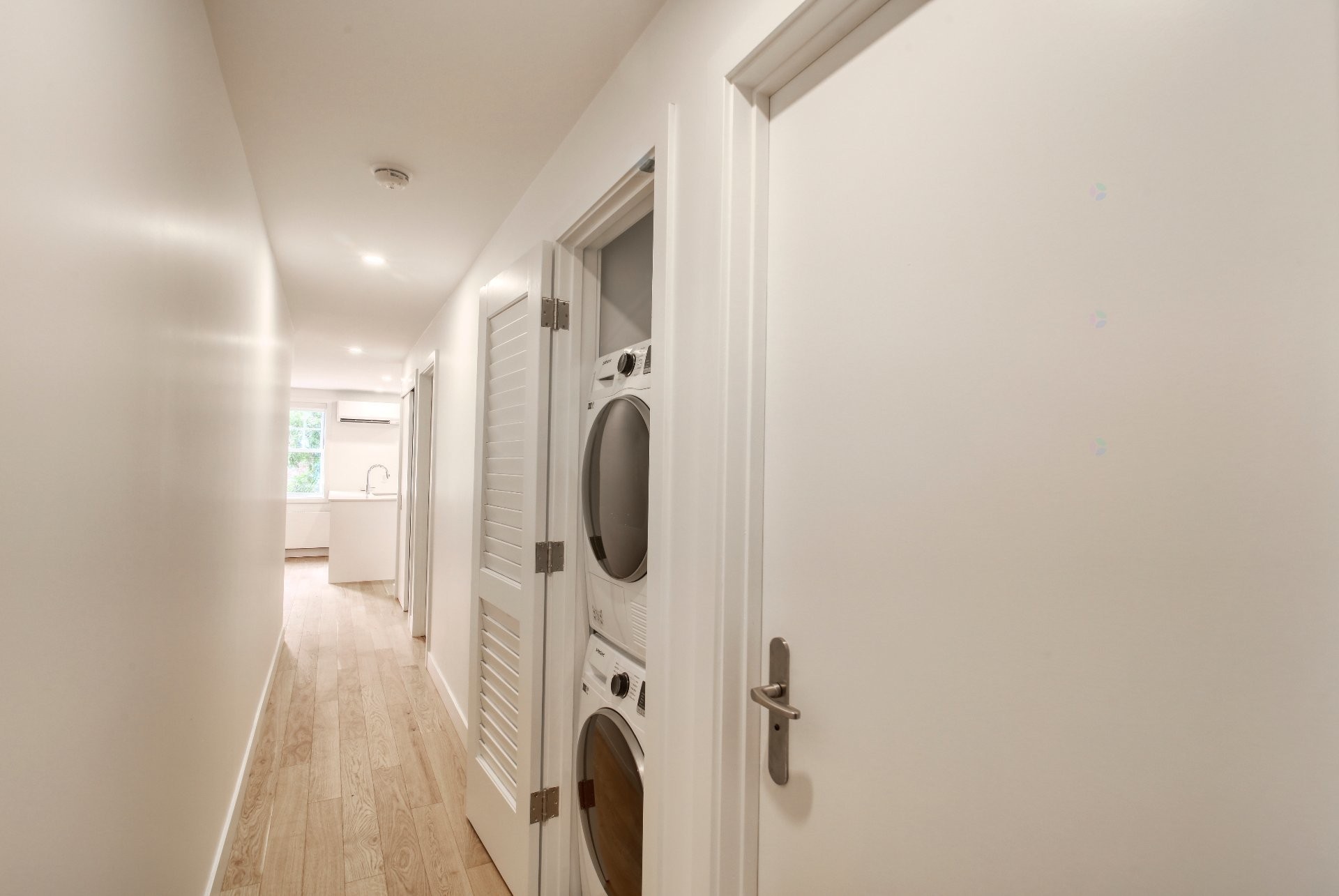 









1


Av. Rosemount

, 23,
Westmount,




QC
H3Y3G6

