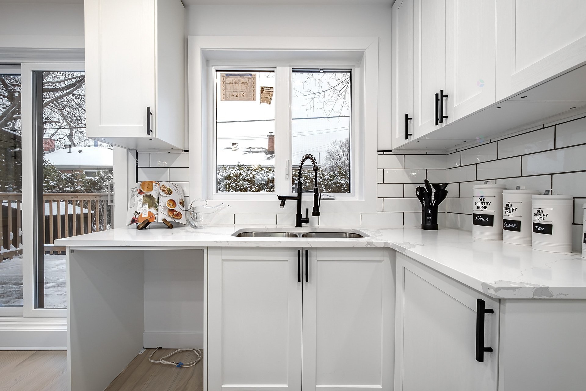 









5757


Av. Davies

,
Côte-Saint-Luc,




QC
H4W2R5

