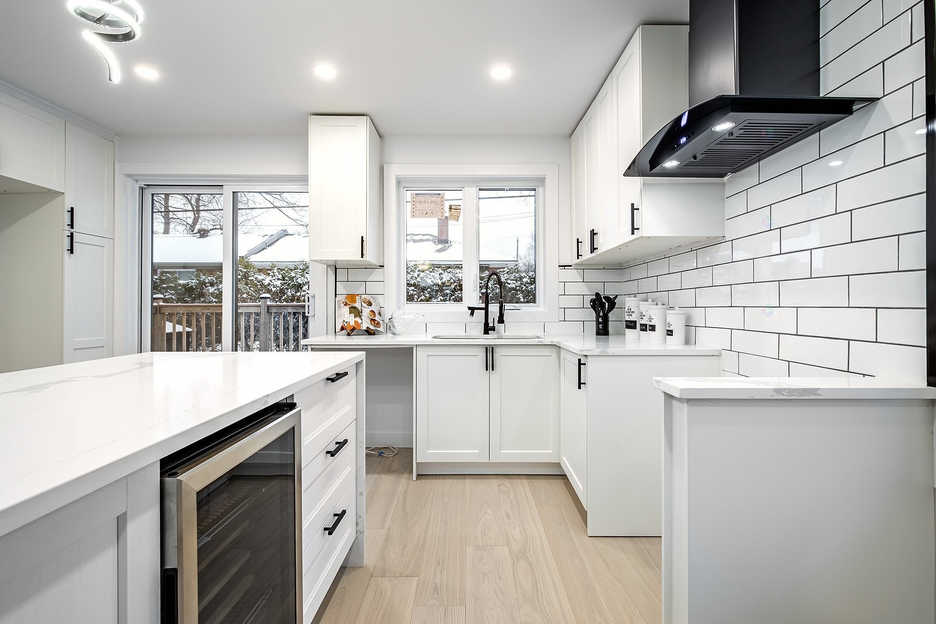 









5757


Av. Davies

,
Côte-Saint-Luc,




QC
H4W2R5

