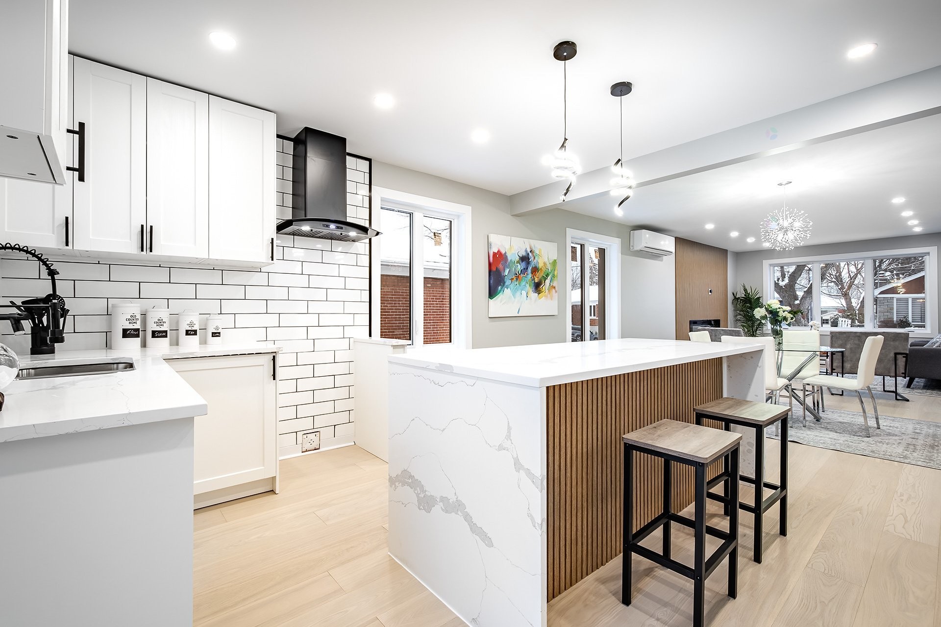 









5757


Av. Davies

,
Côte-Saint-Luc,




QC
H4W2R5

