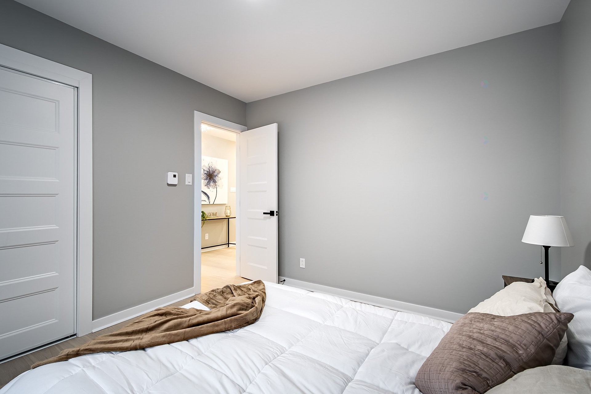 









5757


Av. Davies

,
Côte-Saint-Luc,




QC
H4W2R5

