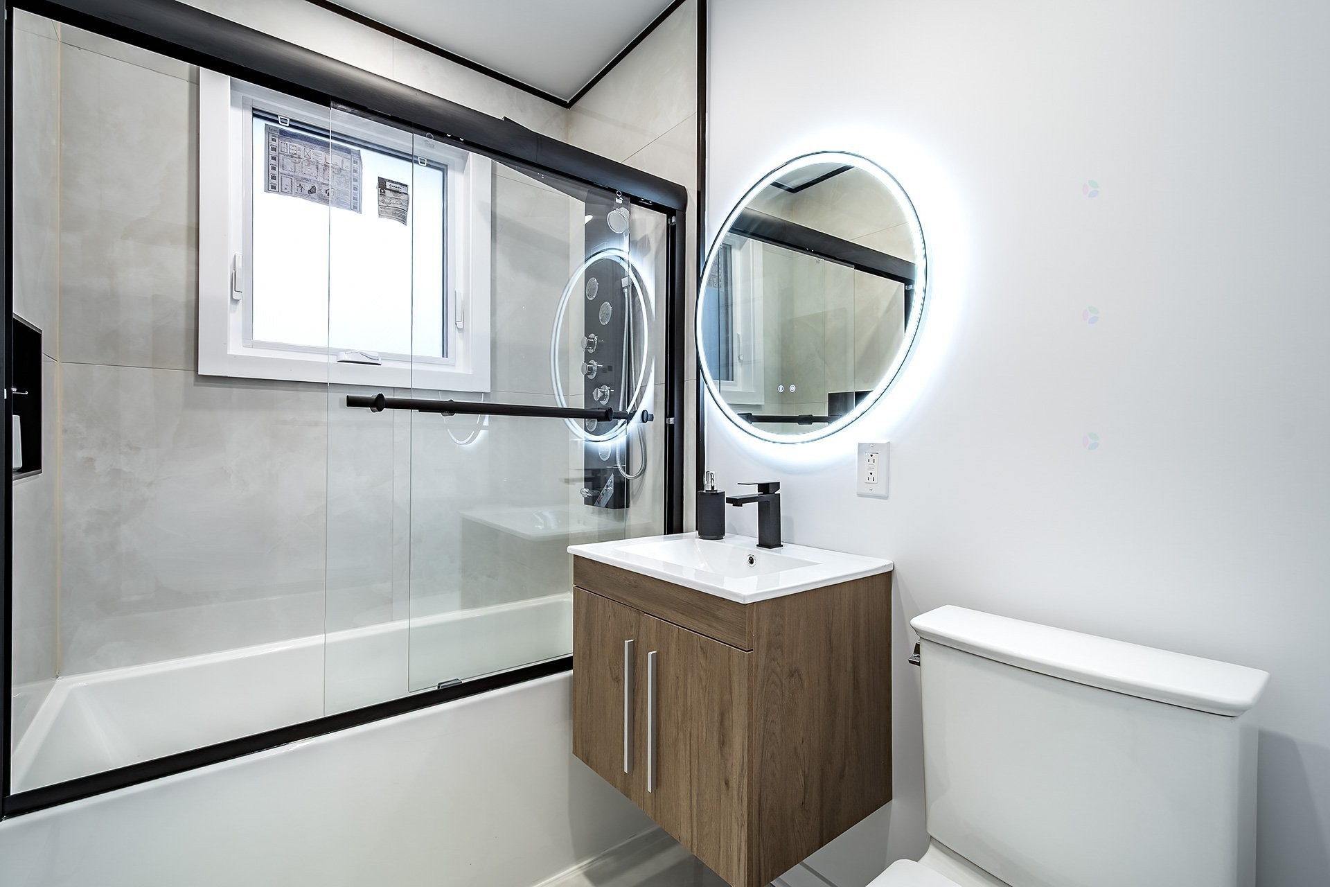 









5757


Av. Davies

,
Côte-Saint-Luc,




QC
H4W2R5

