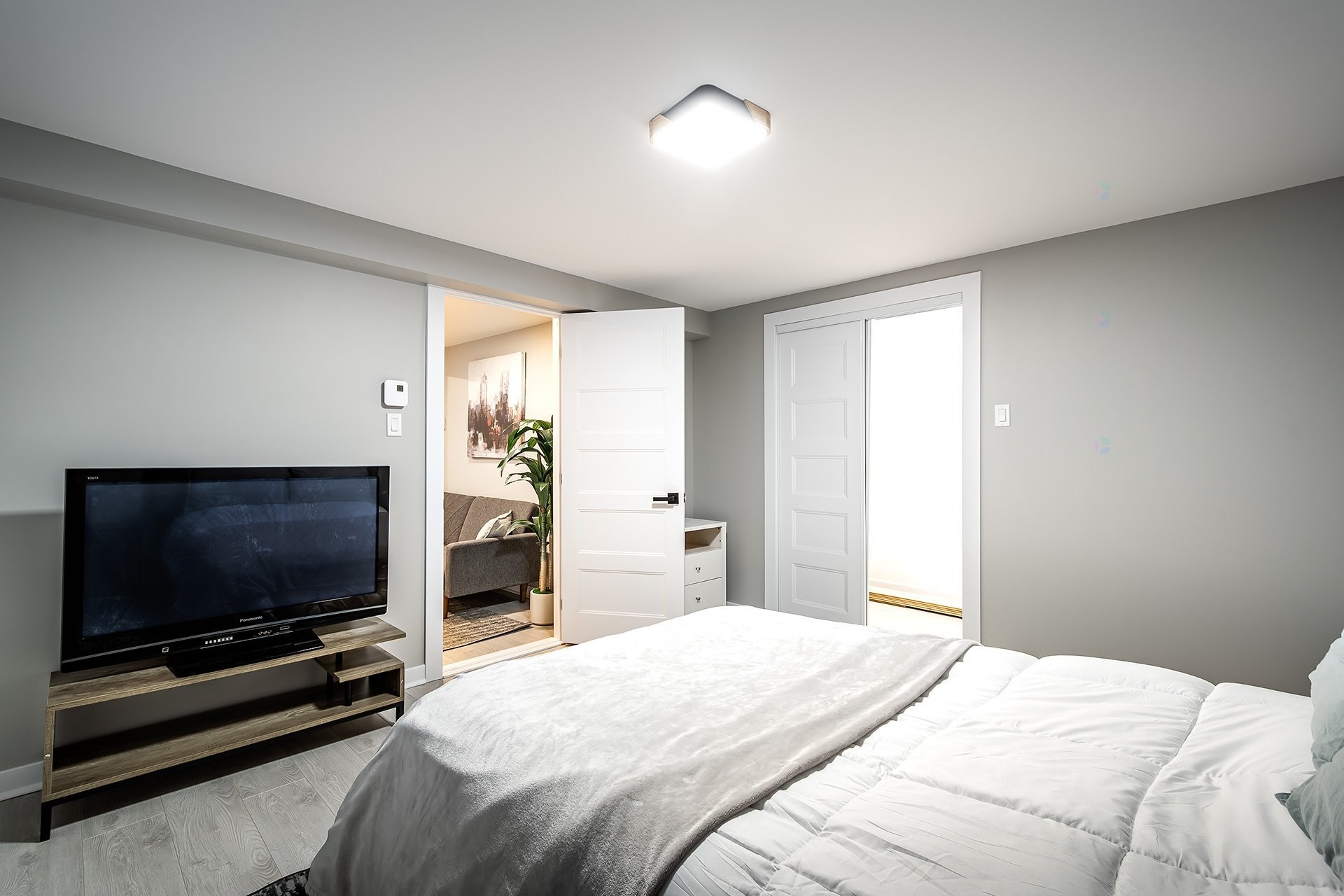 









5757


Av. Davies

,
Côte-Saint-Luc,




QC
H4W2R5

