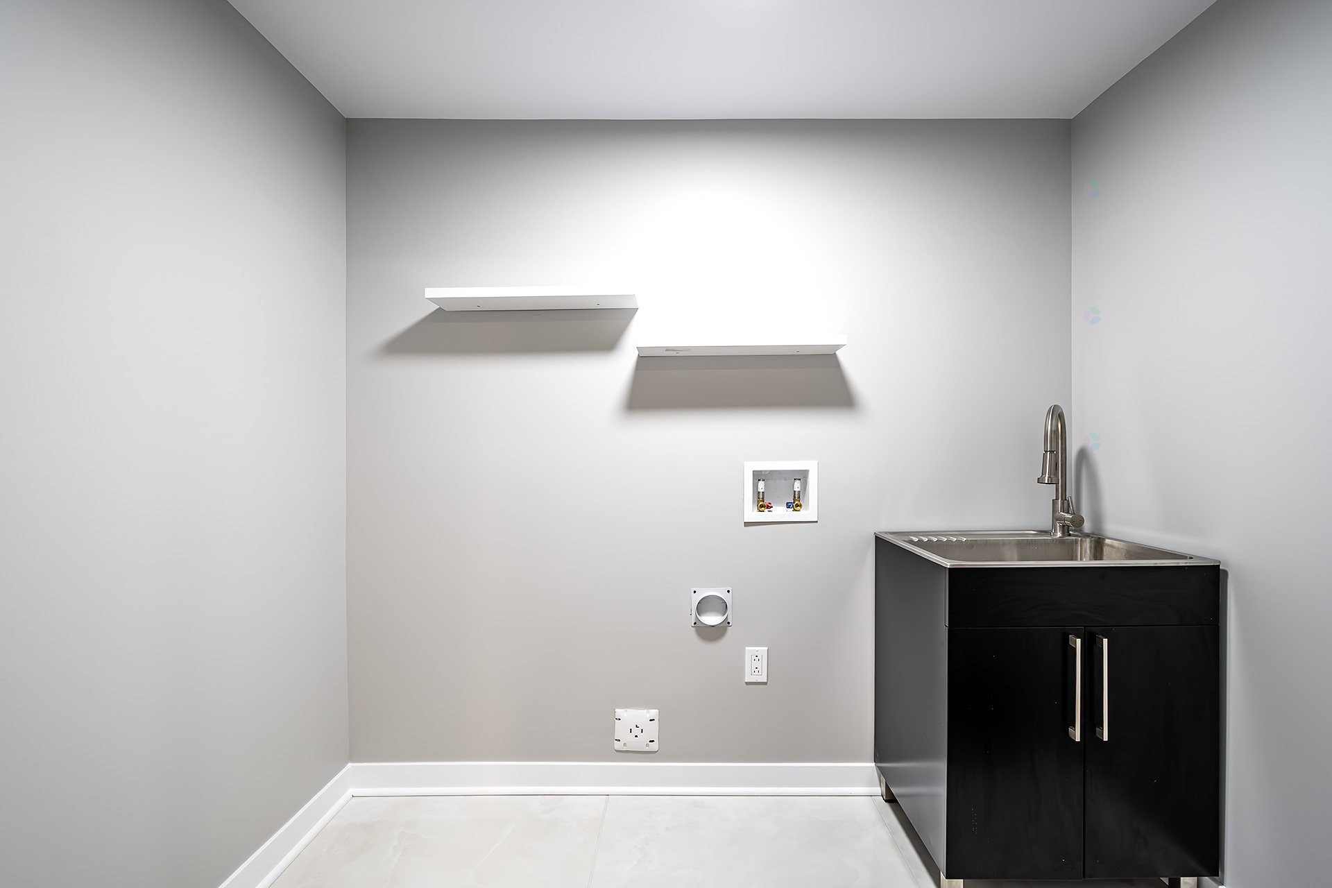 









5757


Av. Davies

,
Côte-Saint-Luc,




QC
H4W2R5

