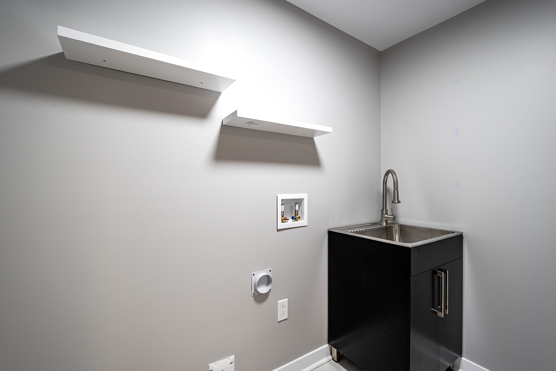 









5757


Av. Davies

,
Côte-Saint-Luc,




QC
H4W2R5

