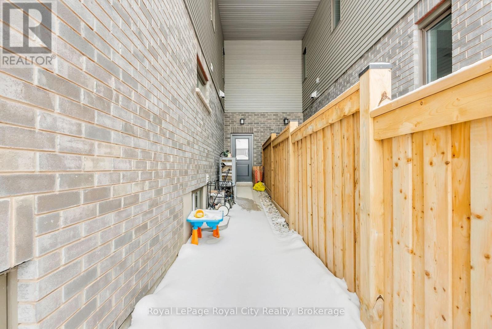 












181 HALLS DRIVE

,
Centre Wellington (Elora/Salem),




Ontario
N0B1S0

