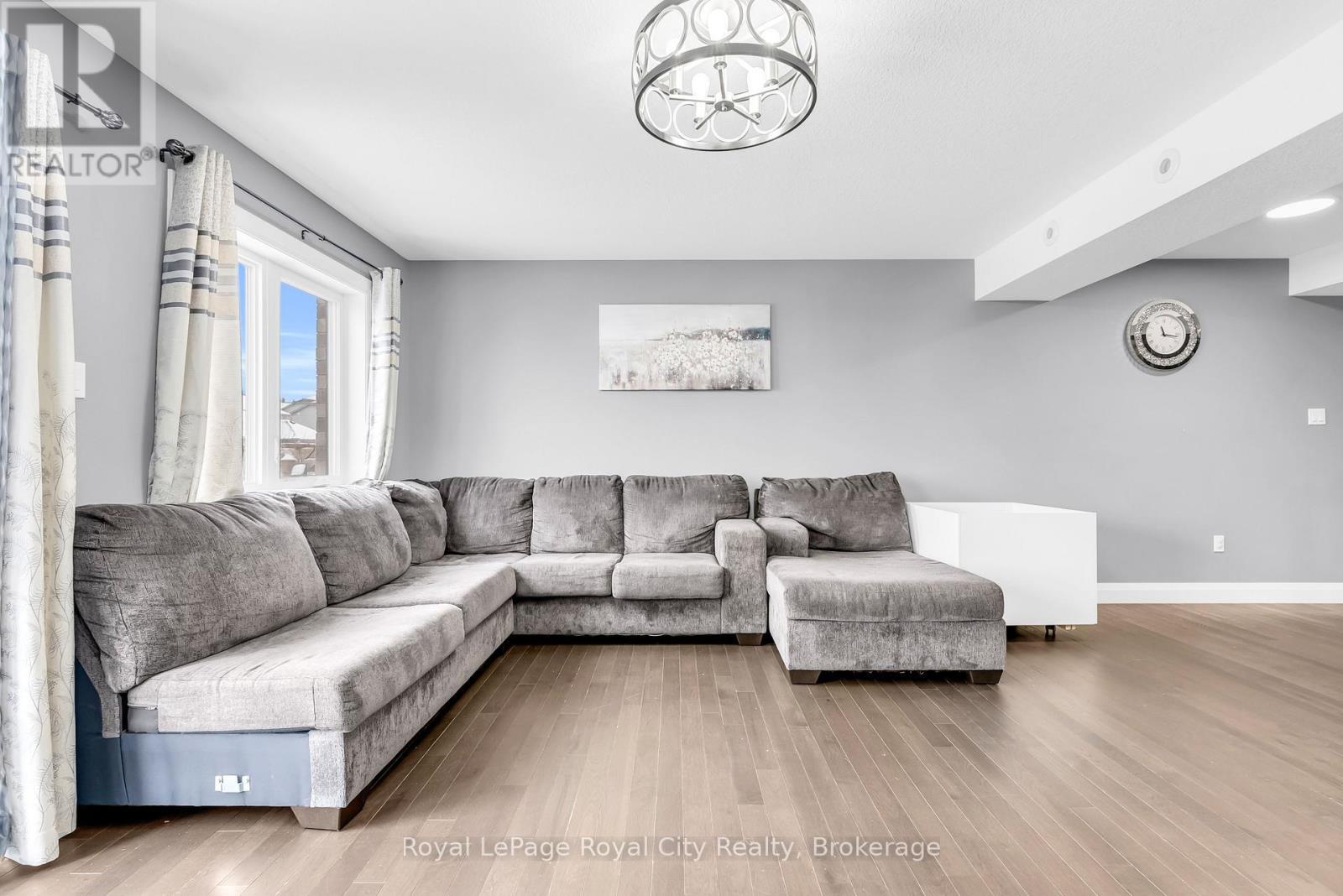 












181 HALLS DRIVE

,
Centre Wellington (Elora/Salem),




Ontario
N0B1S0

