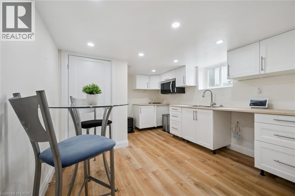 












699 FREDERICK Street

,
Kitchener,




Ontario
N2B2B3

