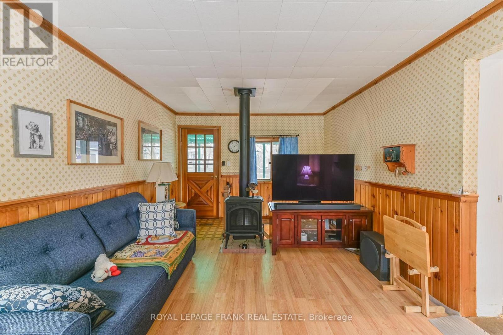 












865 PARKHILL ROAD W

,
Peterborough (Monaghan Ward 2),




Ontario
K9J6P2


