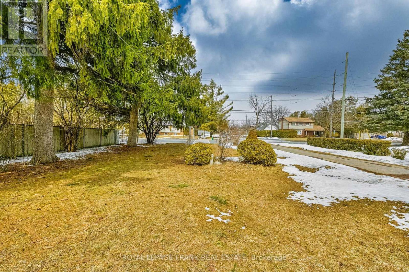 












865 PARKHILL ROAD W

,
Peterborough (Monaghan Ward 2),




Ontario
K9J6P2

