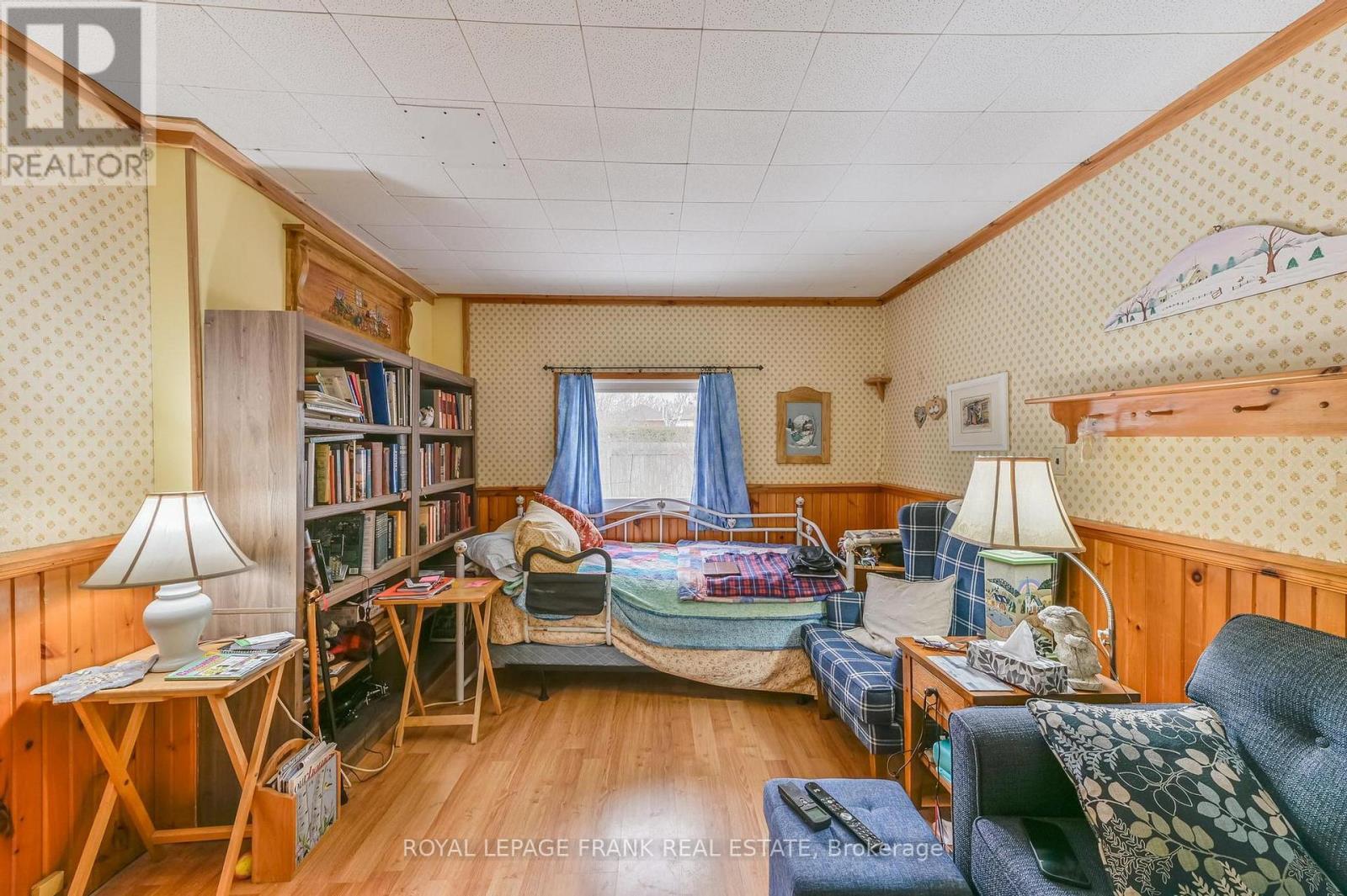 












865 PARKHILL ROAD W

,
Peterborough (Monaghan Ward 2),




Ontario
K9J6P2

