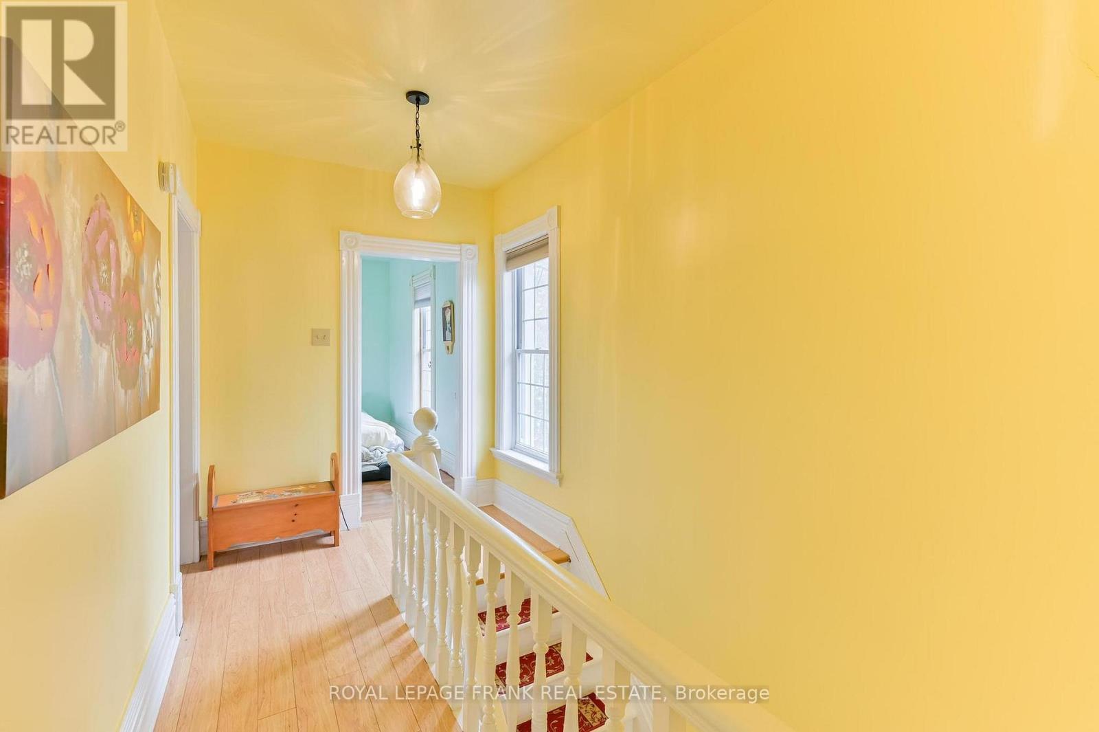 












865 PARKHILL ROAD W

,
Peterborough (Monaghan Ward 2),




Ontario
K9J6P2

