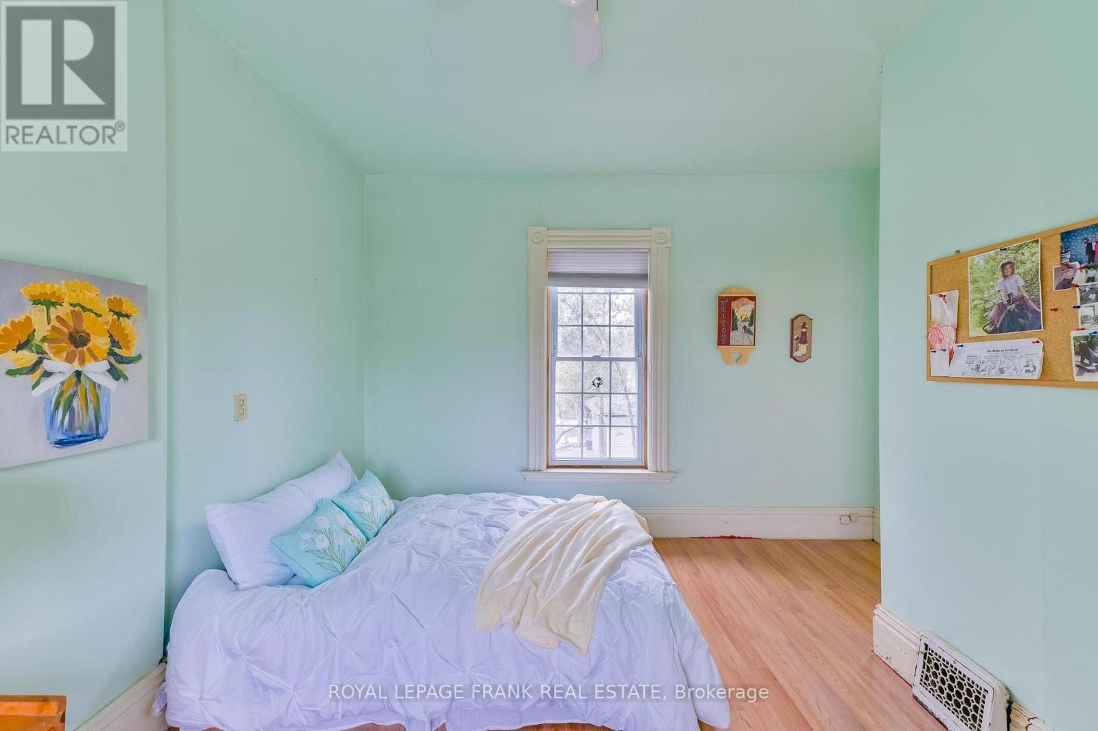 












865 PARKHILL ROAD W

,
Peterborough (Monaghan Ward 2),




Ontario
K9J6P2

