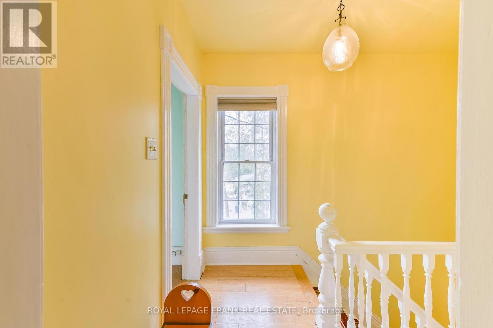 












865 PARKHILL ROAD W

,
Peterborough (Monaghan Ward 2),




Ontario
K9J6P2

