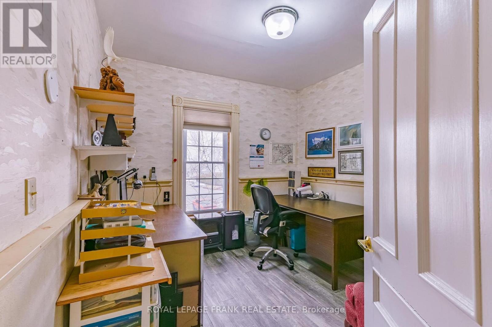 












865 PARKHILL ROAD W

,
Peterborough (Monaghan Ward 2),




Ontario
K9J6P2

