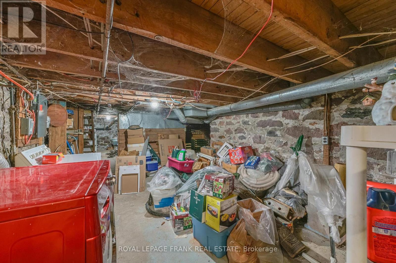 












865 PARKHILL ROAD W

,
Peterborough (Monaghan Ward 2),




Ontario
K9J6P2


