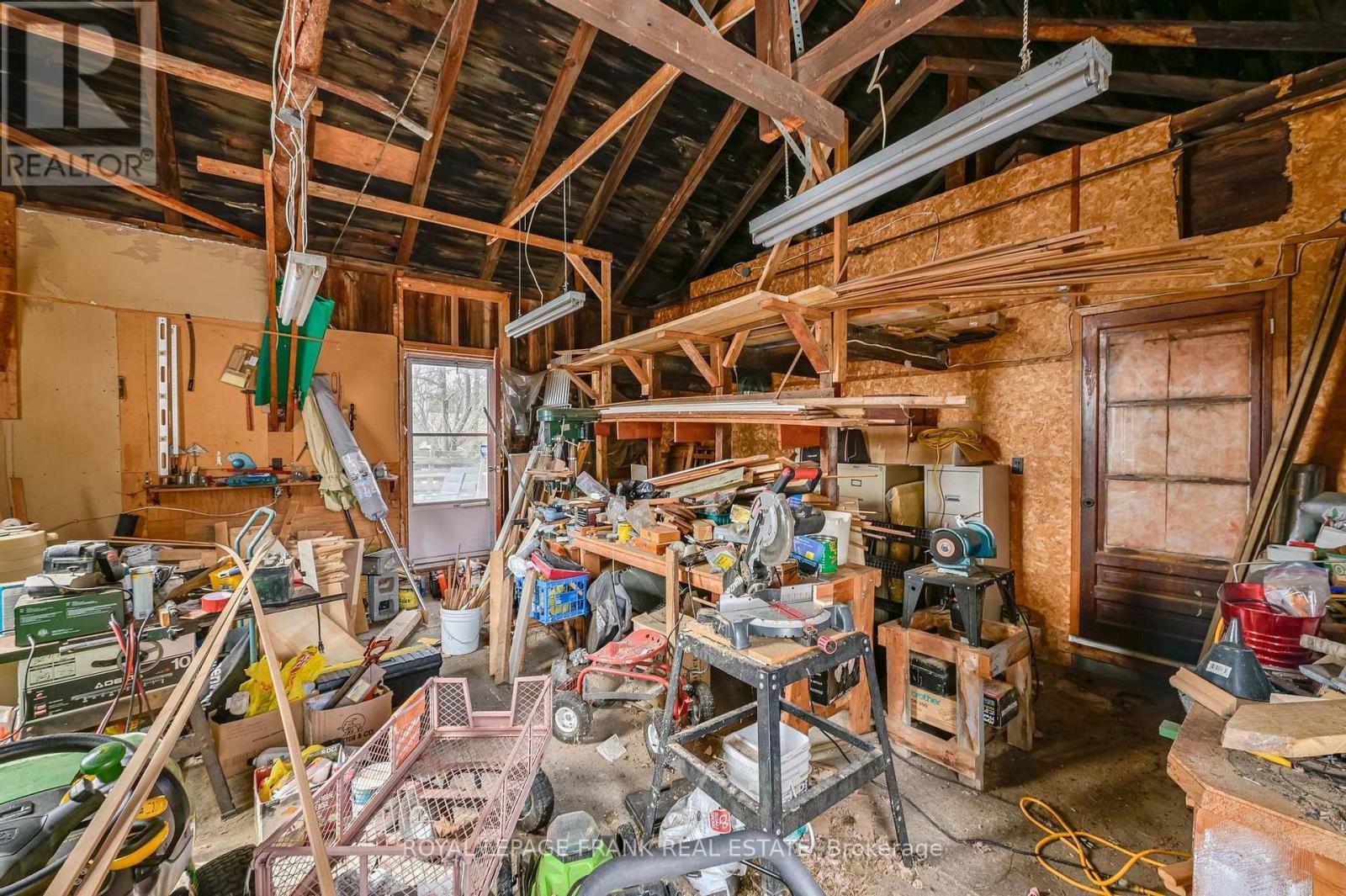 












865 PARKHILL ROAD W

,
Peterborough (Monaghan Ward 2),




Ontario
K9J6P2


