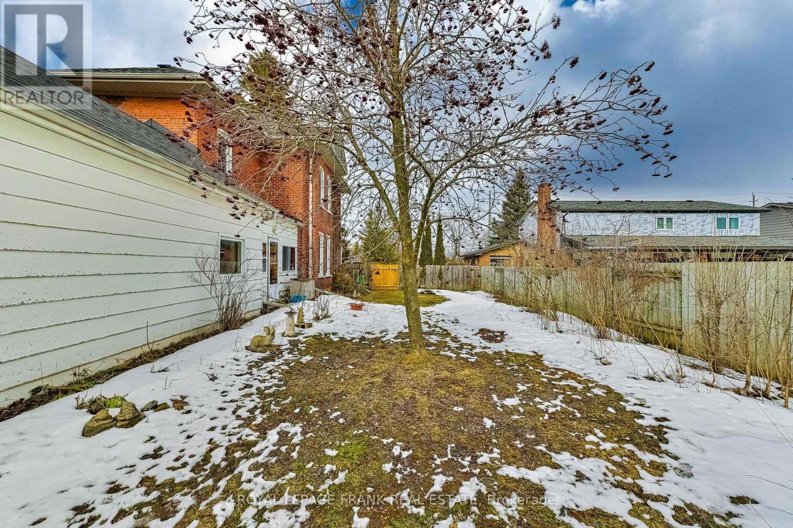 












865 PARKHILL ROAD W

,
Peterborough (Monaghan Ward 2),




Ontario
K9J6P2


