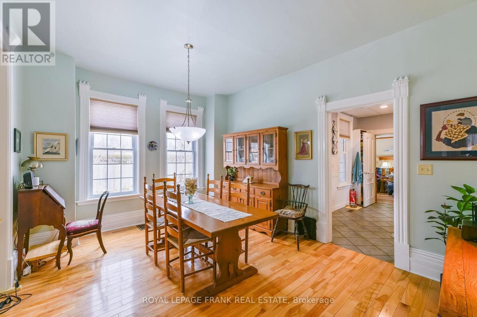 












865 PARKHILL ROAD W

,
Peterborough (Monaghan Ward 2),




Ontario
K9J6P2

