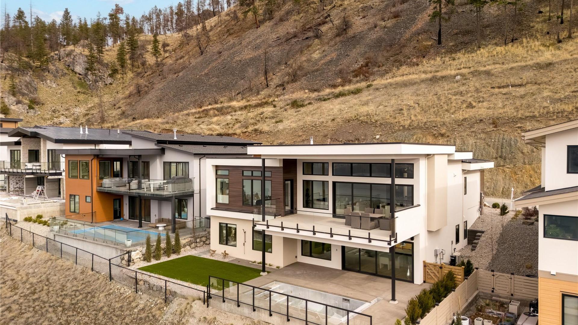 









573


Clifton

Court,
Kelowna,




BC
V1V 0B7

