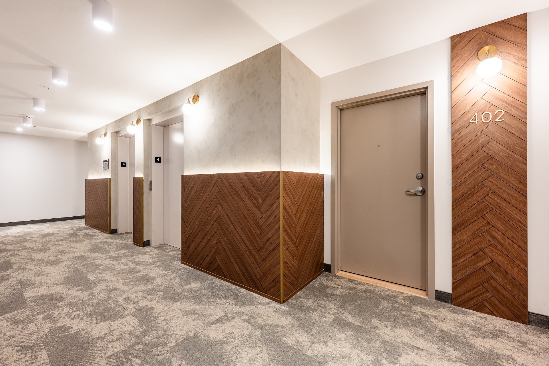 









2530


Ch. du Canal

, 204,
Chambly,




QC
J3L5G6

