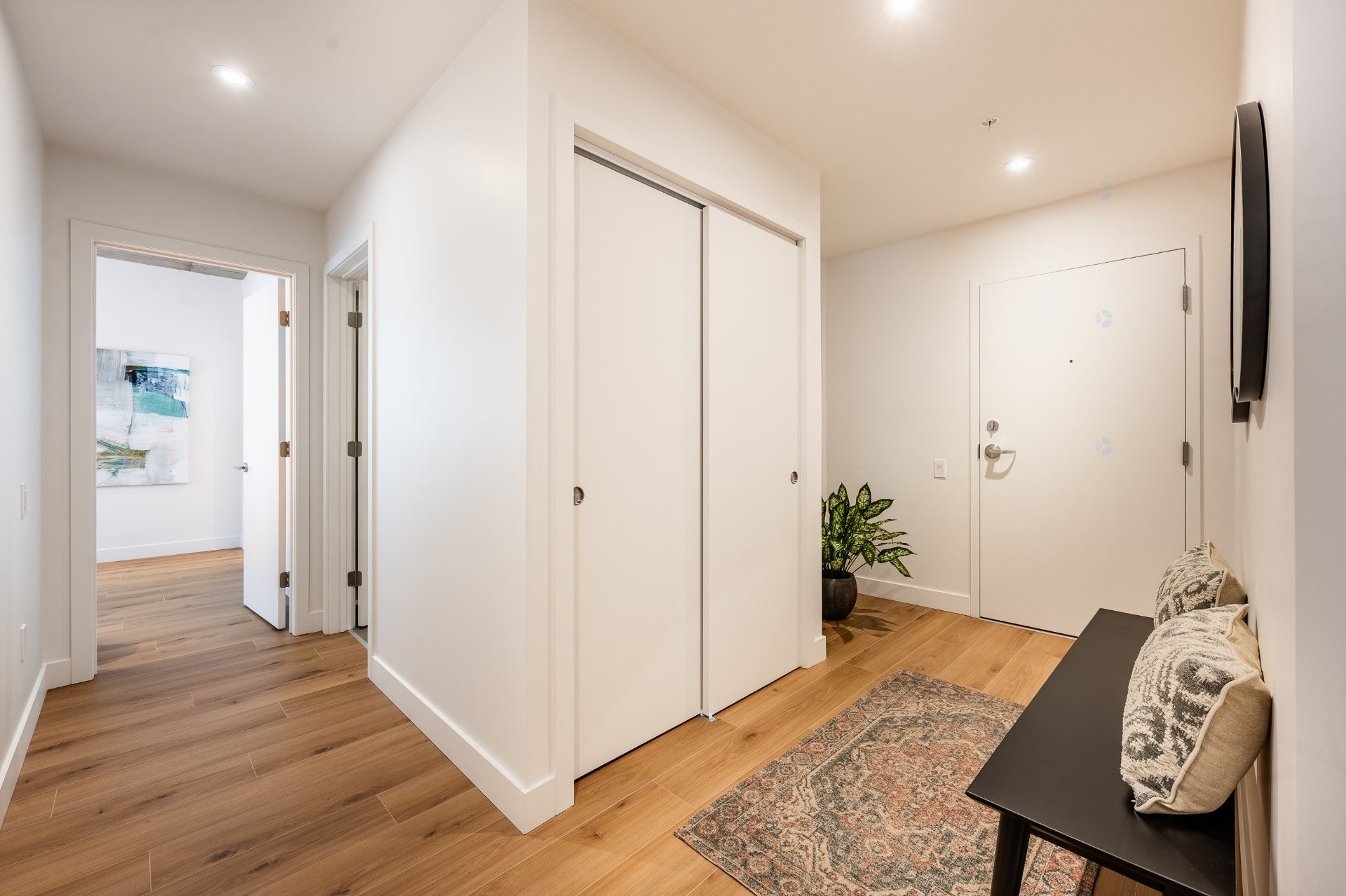 









2530


Ch. du Canal

, 204,
Chambly,




QC
J3L5G6

