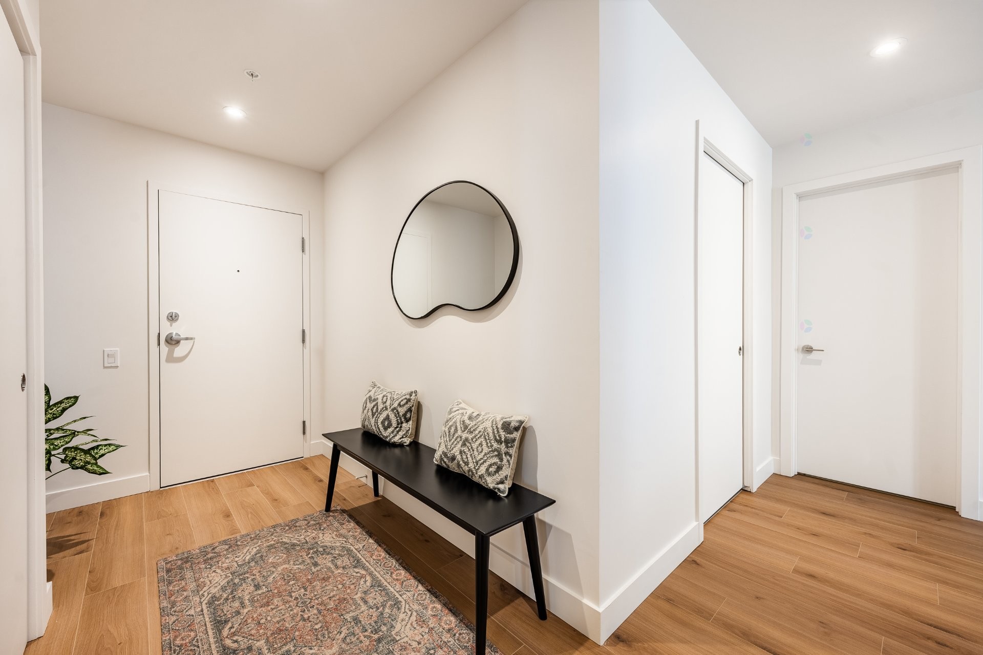 









2530


Ch. du Canal

, 204,
Chambly,




QC
J3L5G6

