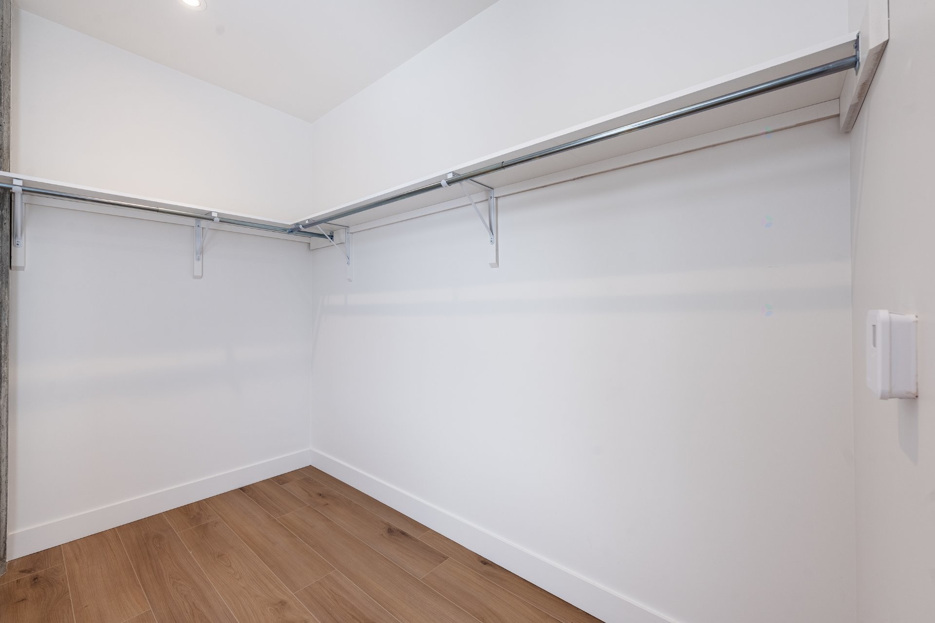 









2530


Ch. du Canal

, 204,
Chambly,




QC
J3L5G6

