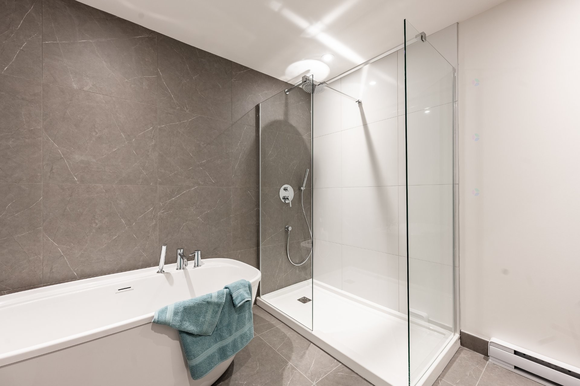









2530


Ch. du Canal

, 204,
Chambly,




QC
J3L5G6

