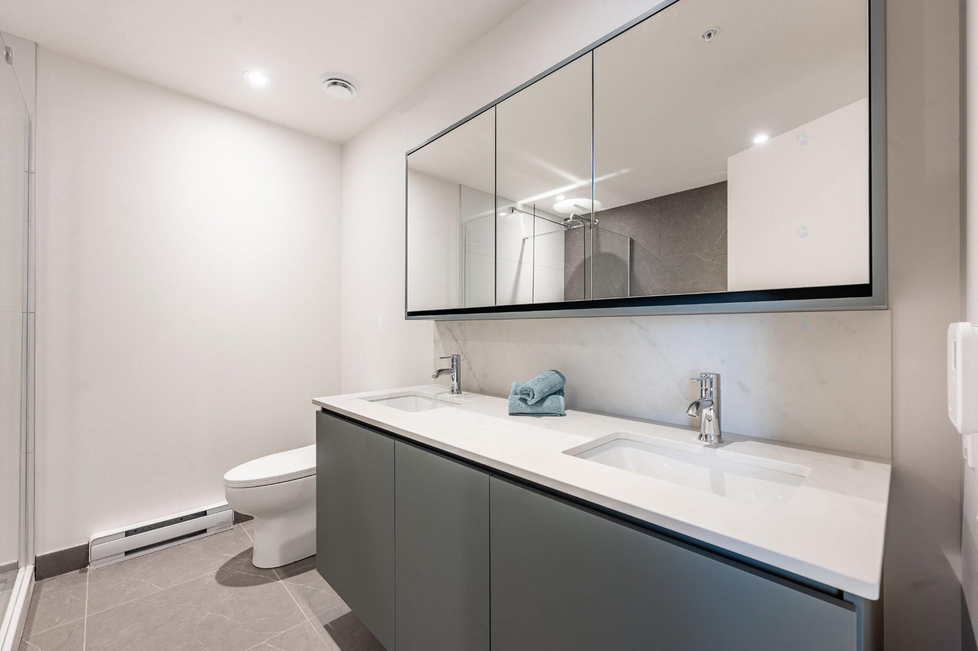 









2530


Ch. du Canal

, 204,
Chambly,




QC
J3L5G6


