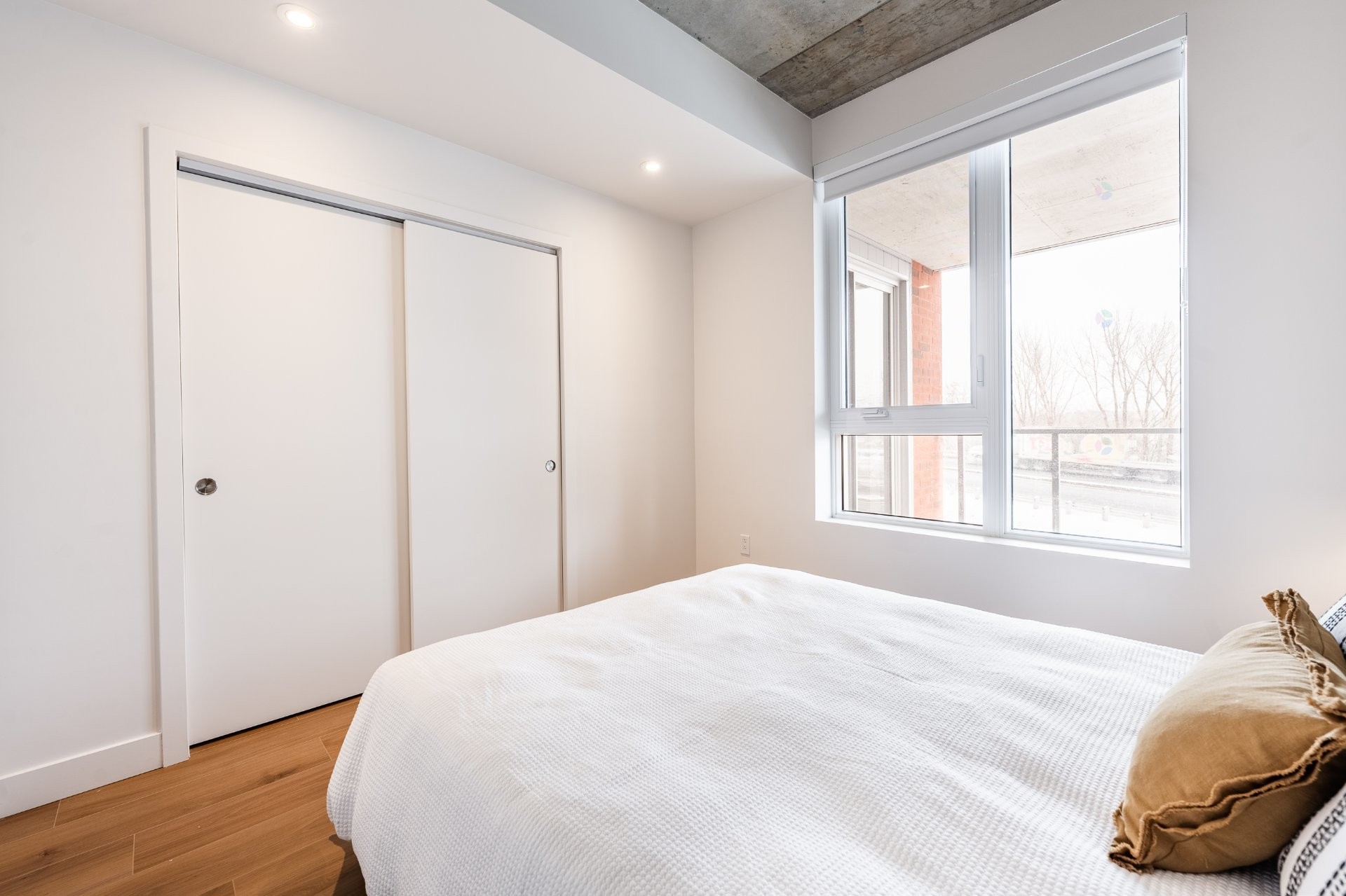 









2530


Ch. du Canal

, 204,
Chambly,




QC
J3L5G6

