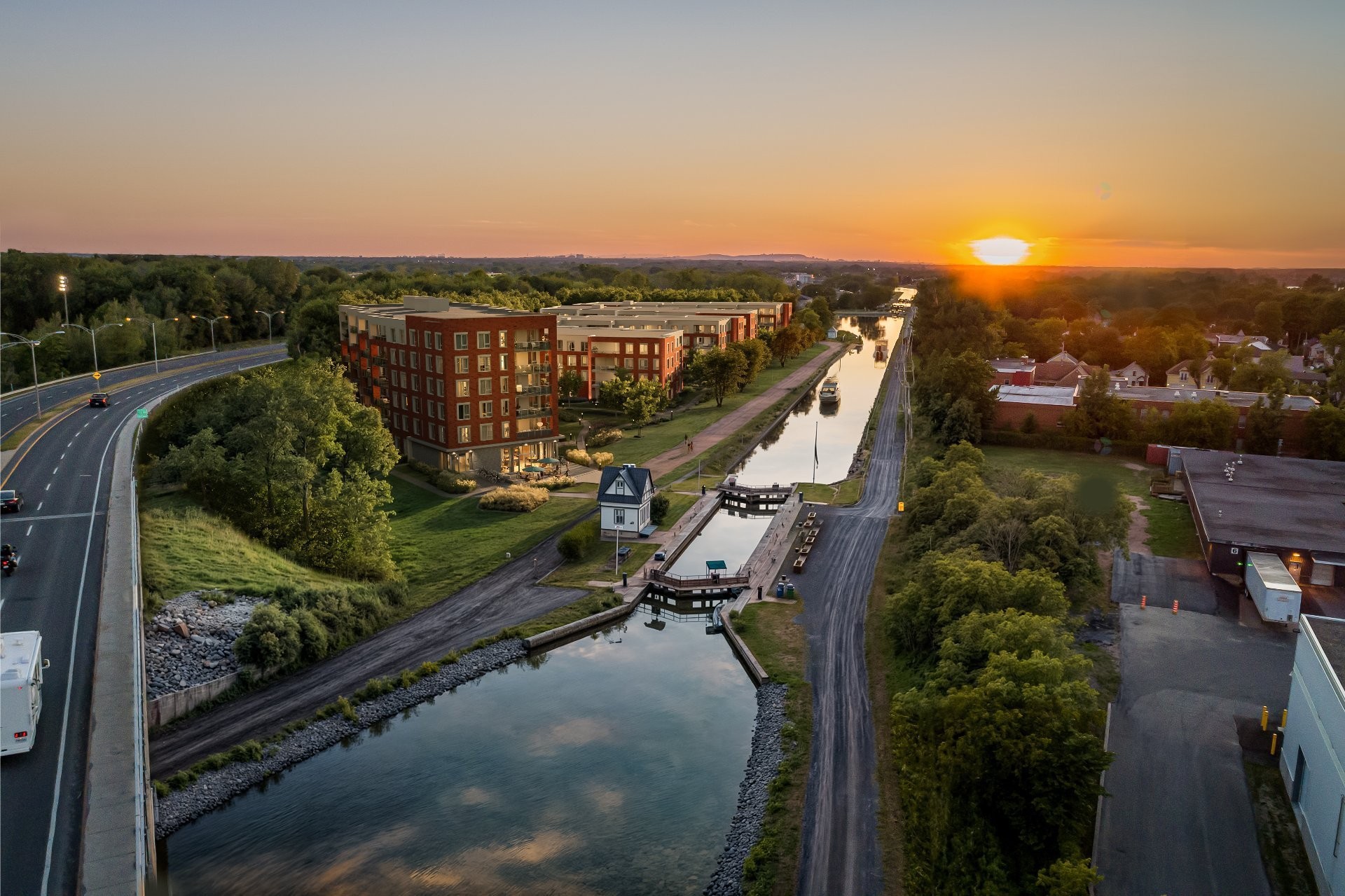 









2530


Ch. du Canal

, 204,
Chambly,




QC
J3L5G6

