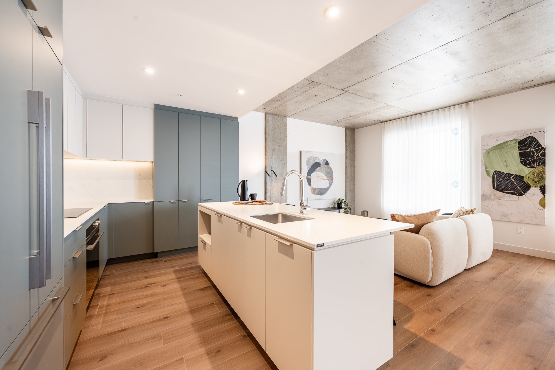









2530


Ch. du Canal

, 204,
Chambly,




QC
J3L5G6

