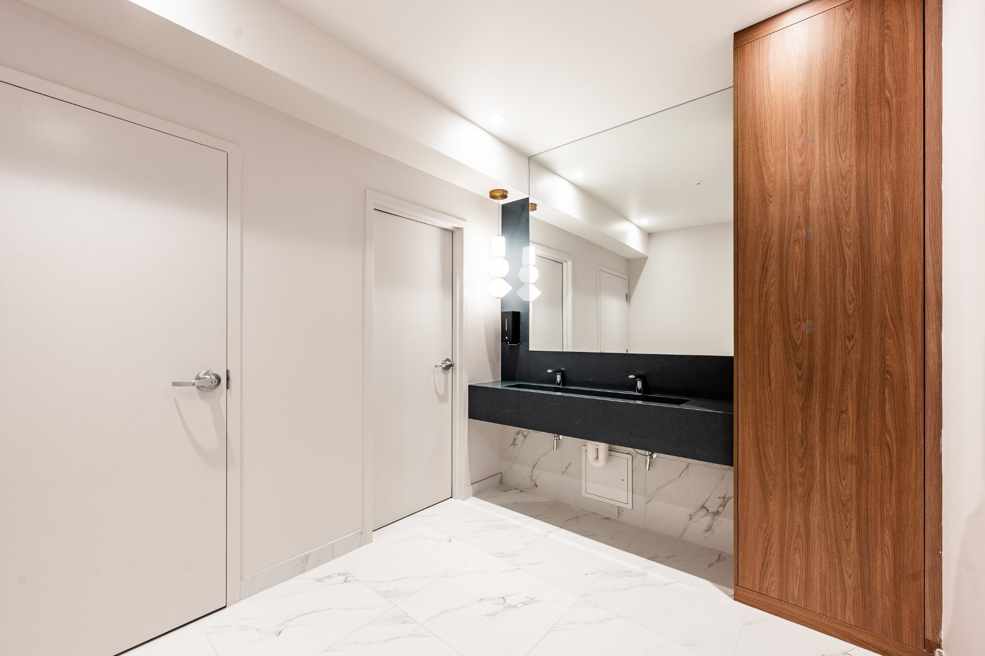 









2530


Ch. du Canal

, 204,
Chambly,




QC
J3L5G6

