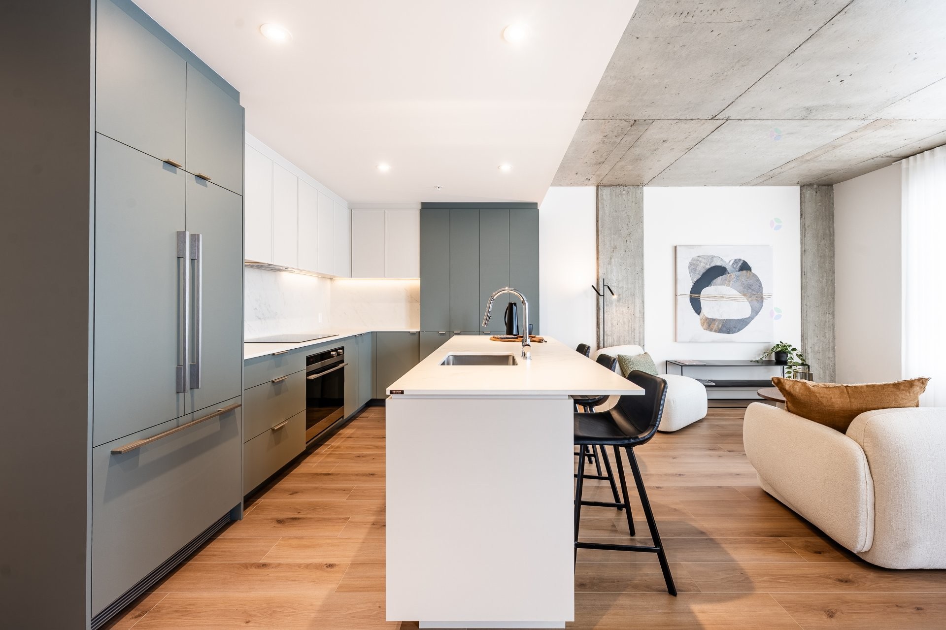 









2530


Ch. du Canal

, 204,
Chambly,




QC
J3L5G6

