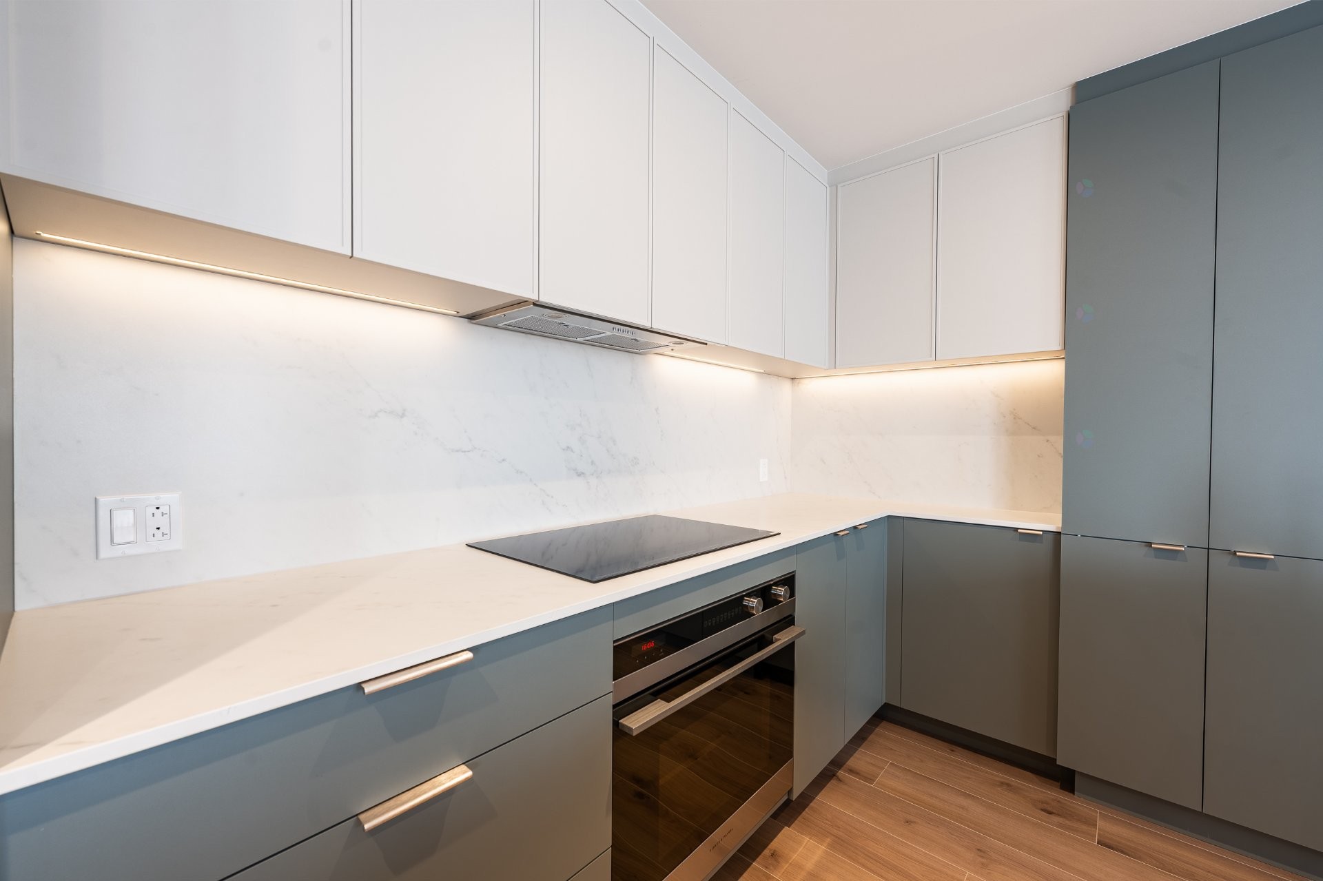









2530


Ch. du Canal

, 204,
Chambly,




QC
J3L5G6

