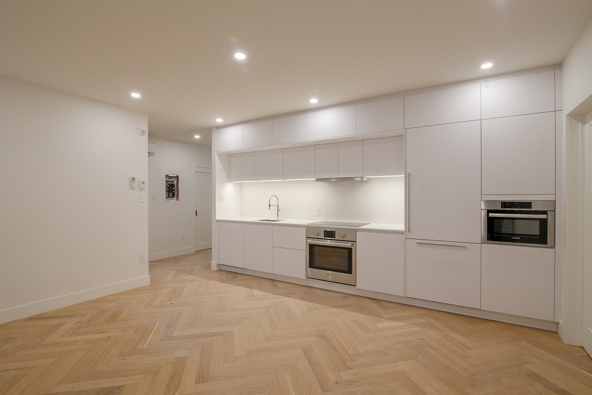 









266


Av. Lansdowne

, 4,
Westmount,




QC
H3Z1M1

