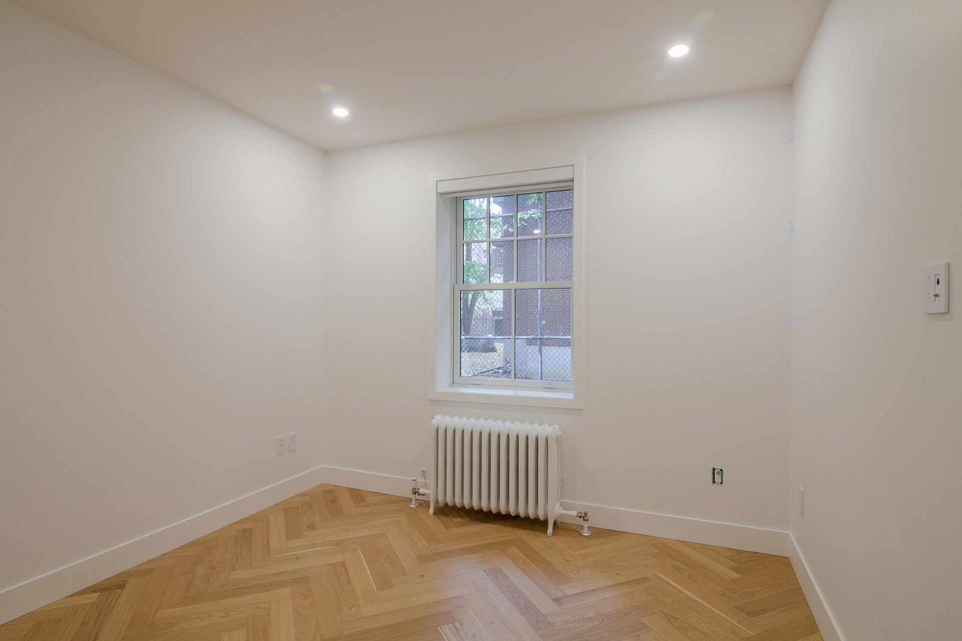 









266


Av. Lansdowne

, 4,
Westmount,




QC
H3Z1M1

