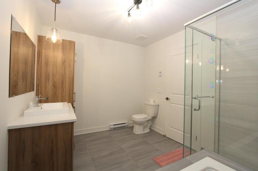 









3888


Rue Bernard-Hubert

,
Longueuil (Saint-Hubert),




QC
J3Y0R3

