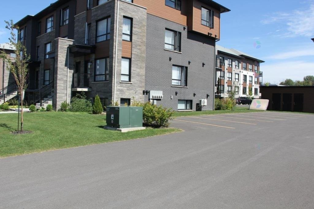 









3888


Rue Bernard-Hubert

,
Longueuil (Saint-Hubert),




QC
J3Y0R3

