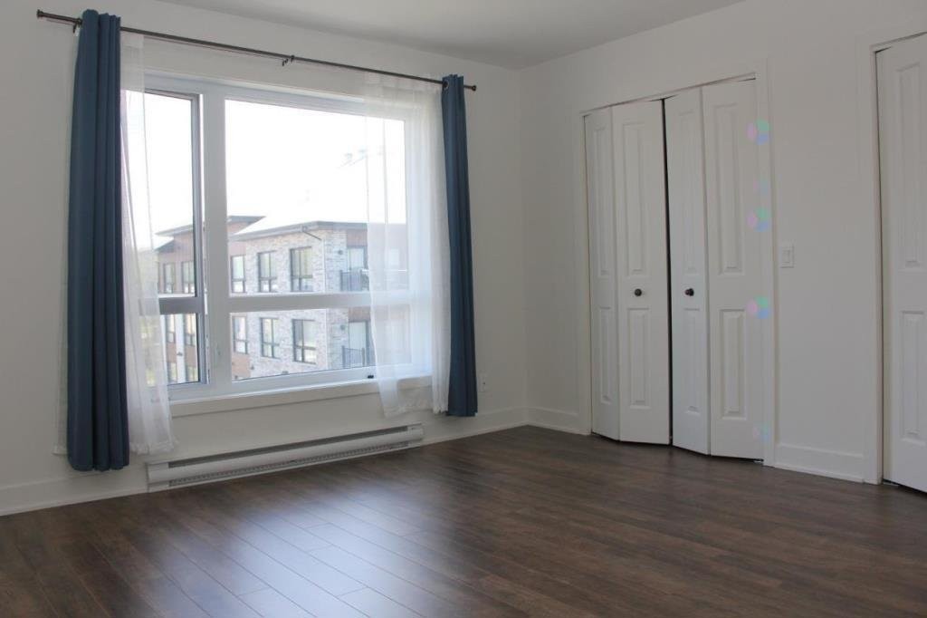 









3888


Rue Bernard-Hubert

,
Longueuil (Saint-Hubert),




QC
J3Y0R3

